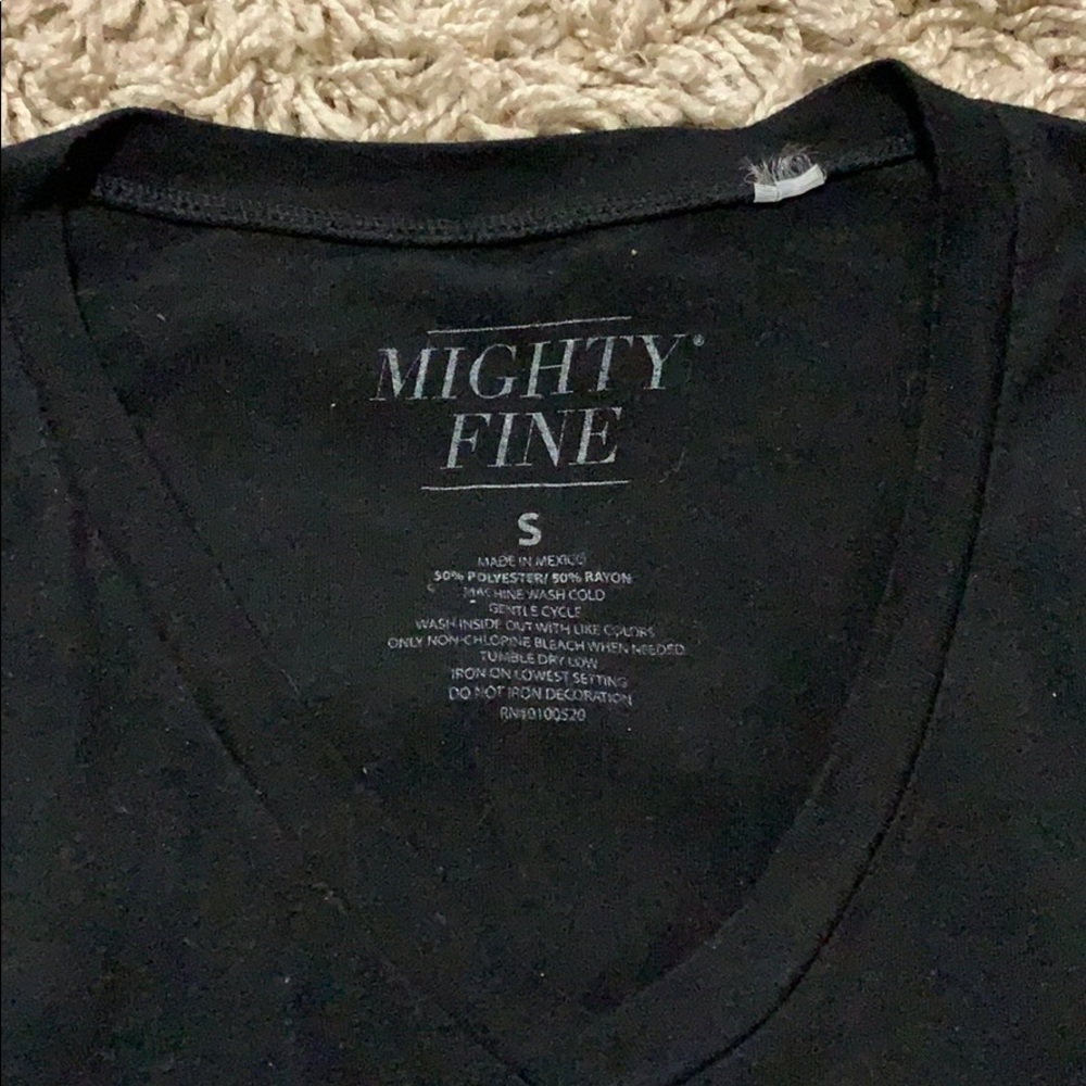 🥳5/$20🥳 Cute tee - Picture 2 of 2